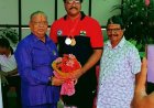 हल्द्वानी के तिलक जोशी और यशराज बिष्ट ने किया कमाल, विधायक ने दिये सम्मान