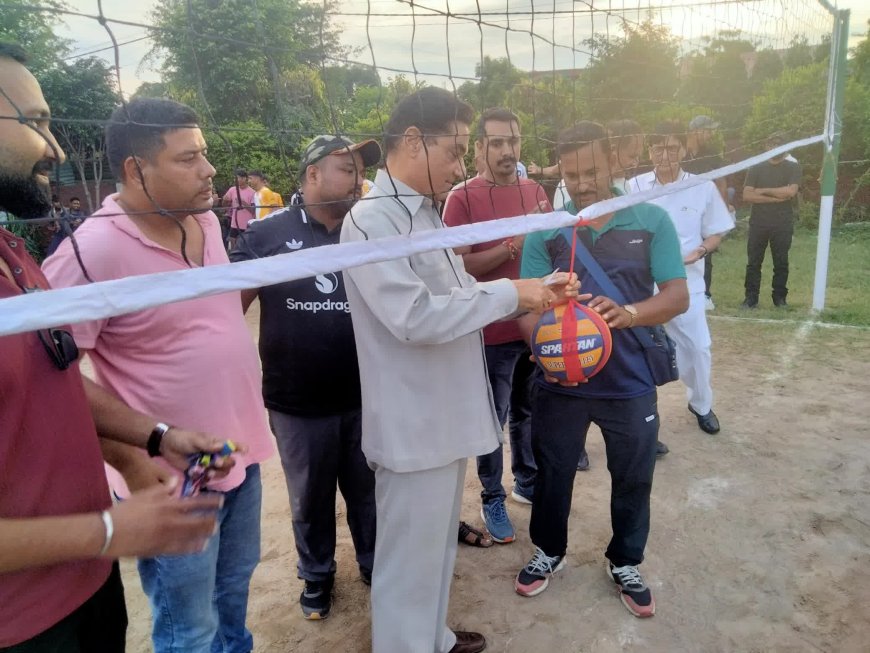 राष्ट्रीय खेल दिवस पर श्री सुरेंद्र सिंह नेगी बने मुख्य अतिथि, वॉलीबॉल टूर्नामेंट में बच्चों संग खेला