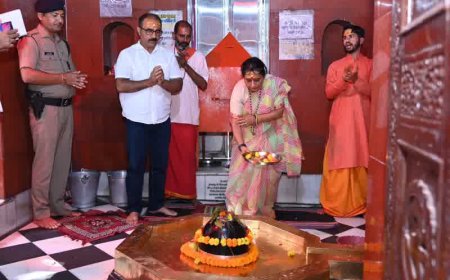 विधानसभा अध्यक्ष श्रीमती ऋतु खण्डूडी भूषण ने वीरभद्र महादेव मंदिर में किया रुद्राभिषेक, प्रदेश के सुख-समृद्धि की कामना की