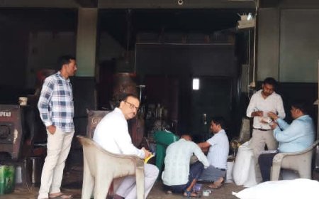 पीलीभीत में मिलावटखोरी पर सख्ती: त्योहारों से पहले खाद्य पदार्थों की जांच, हजारों का दूषित माल नष्ट