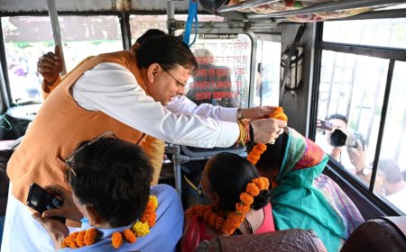 मुख्यमंत्री पुष्कर सिंह धामी ने श्रद्धालुओं के दल को गंगोत्री धाम के लिए किया रवाना