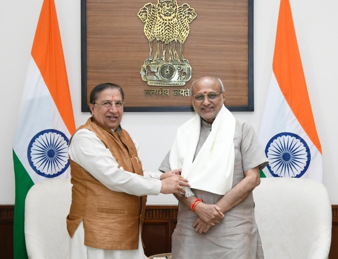 भाजपा राष्ट्रीय सह-कोषाध्यक्ष एवं राज्यसभा सांसद डॉ. नरेश बंसल ने उपराष्ट्रपति से की शिष्टाचार भेंट दीपावली की शुभकामनाएं दीं, समसामयिक विषयों पर हुई चर्चा