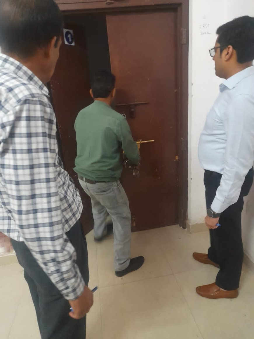ईवीएम वेयरहाउस का मासिक निरीक्षण: एडीएम कौस्तुभ मिश्र ने सुरक्षा प्रबंधन का लिया जायजा