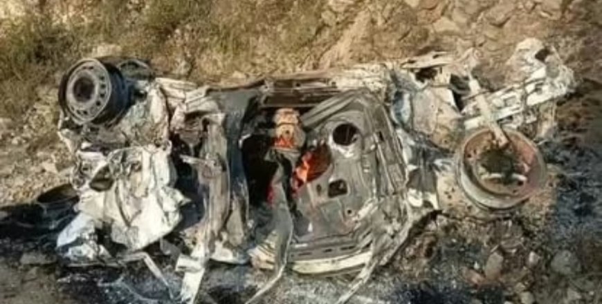 दर्दनाक सड़क हादसा: भैया दूज पर गांव से लौट रहे परिवार की कार खाई में गिरी, कार में लगी आग, ईई, पत्नी और बेटे की मौत—बड़ा बेटा बाल-बाल बचा।