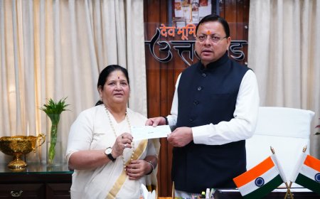 मुख्यमंत्री राहत कोष के लिए पर्वतारोही बछेंद्री पाल ने दिया 10 लाख का योगदान