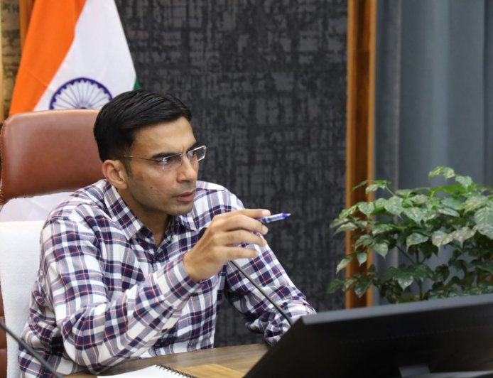 पीएम कार्यक्रम की तैयारी युद्ध स्तर पर: डीएम सविन बंसल ने अपनी कोर टीम संग बैठक कर दिए दिशा -निर्देश