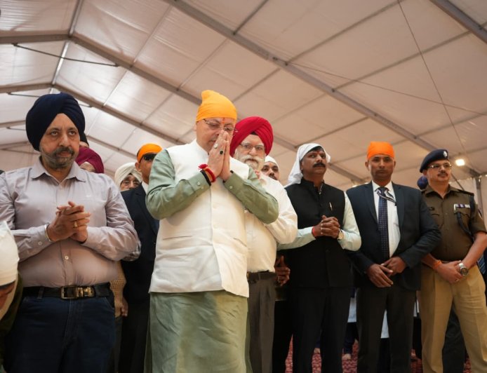 Uttarakhand: मुख्यमंत्री धामी ने गुरुनानक जयंती पर गुरुद्वारा में टेका मत्था प्रदेशवासियों को दी शुभकामनाएं