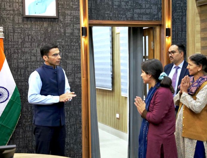 . “डीएम सविन बंसल की पहल—बेटी प्रियंका को नई उड़ान”