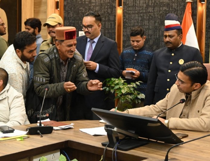 मुख्यमंत्री की जन नीतियों से प्रेरित, डीएम जनदर्शन; जनभावना अनुरूप समाधान; एक्शन