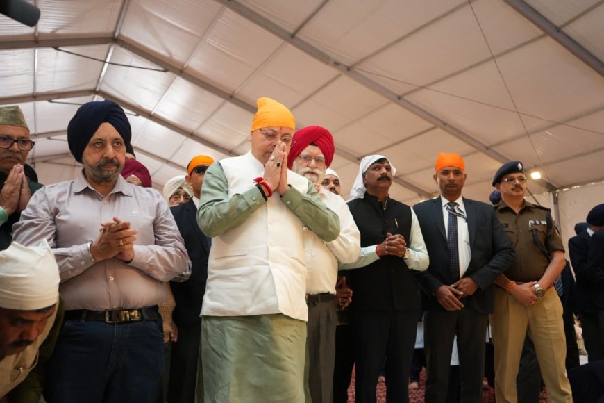 Uttarakhand: मुख्यमंत्री धामी ने गुरुनानक जयंती पर गुरुद्वारा में टेका मत्था प्रदेशवासियों को दी शुभकामनाएं