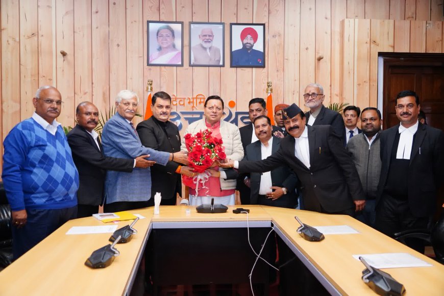 *मुख्यमंत्री से अध्यक्ष संघर्ष समिति बार एसोसिएशन देहरादून के पदाधिकारियों ने भेंट कर सौंपा* *विभिन्न समस्याओं से संबंधित ज्ञापन*