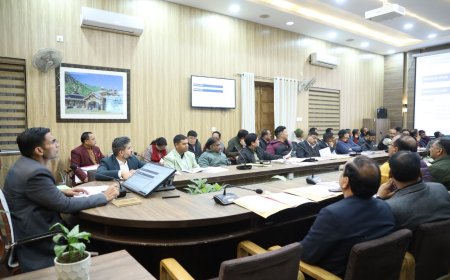 मुख्यमंत्री घोषणाओं की समीक्षाः डीएम सविन बंसल ने विभागों को दिए समयबद्ध कार्रवाई के निर्देश