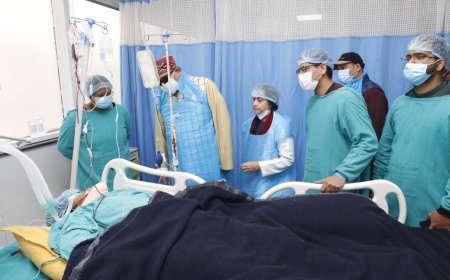 गुलदार हमले में घायल महिला का हाल जानने एम्स पहुँचे मंत्री सतपाल महाराज