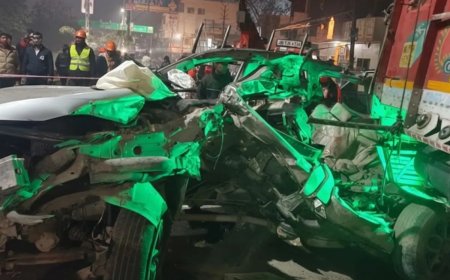 Uttarakhand: ऋषिकेश में तेज रफ्तार कार के ट्रक से टकराने पर चार लोगों की मौत और सड़क पर बिखरे शवों के टुकड़े