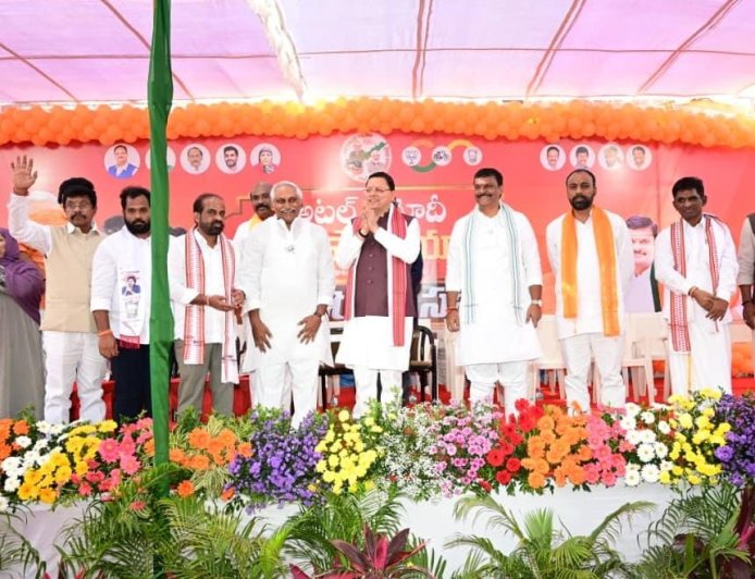 सीएम धामी ने मदनपल्ली में पूर्व प्रधानमंत्री अटल बिहारी वाजपेयी की प्रतिमा अनावरण कार्यक्रम में प्रतिभाग किया