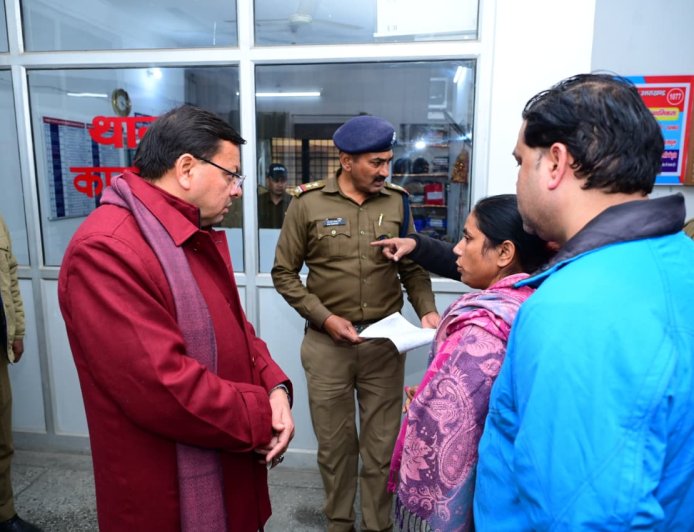 Uttarakhand: देहरादून के डालनवाला थाने के औचक निरीक्षण पर पहुंचे मुख्यमंत्री ने अनुपस्थित थानेदार को किया लाइन हाजिर