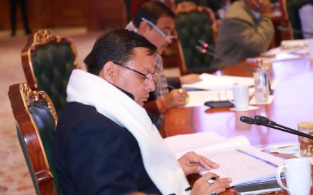 केंद्रीय मंत्री ने की राष्ट्रीय राजमार्ग परियोजनाओं की समीक्षा, मुख्यमंत्री ने राज्य की प्रस्तावित सड़क परियोजनाओं को लेकर की पैरवी