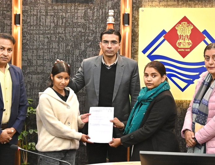 परिस्थितियों के थपेड़ों में भी शिक्षा की ‘स्पार्क’ जलाए रख रहीं होनहार बेटियों का भविष्य संवारने में जुटे डीएम सविन