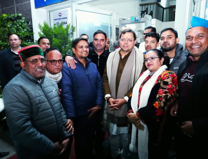 *उपनल कर्मचारियों ने मुख्यमंत्री श्री पुष्कर सिंह धामी से भेंट कर ‘समान कार्य–समान वेतन’ पर कैबिनेट के ऐतिहासिक निर्णय के लिए व्यक्त किया आभार*