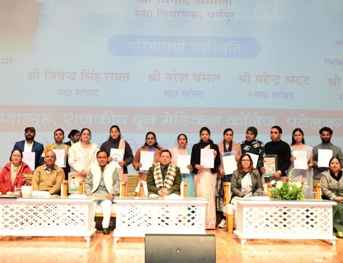 मुख्यमंत्री धामी ने 1035 सहायक अध्यापकों को प्रदान किए नियुक्ति पत्र