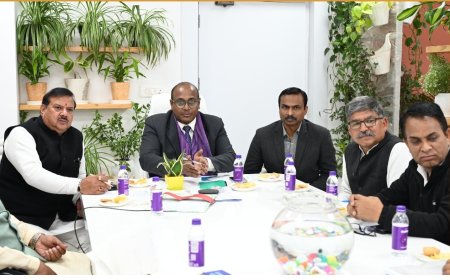 मुख्य निर्वाचन अधिकारी ने की राजनीतिक दलों के साथ बैठक, राजनीतिक दलों से फरवरी माह तक शत प्रतिशत बीएलए नियुक्त करने की अपील