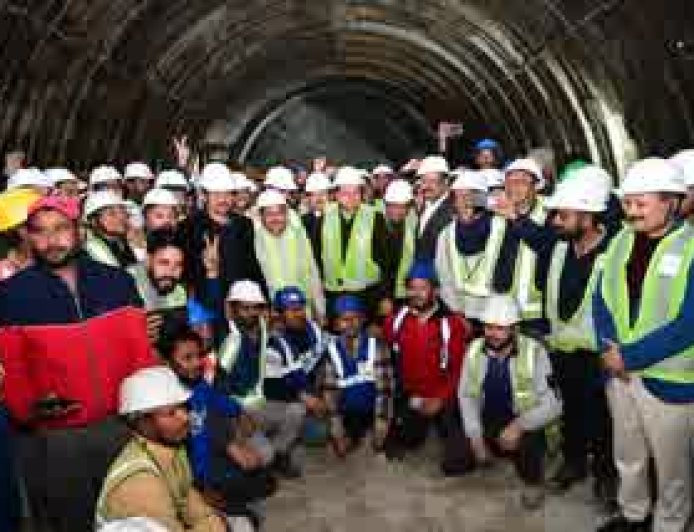 *मुख्यमंत्री श्री पुष्कर सिंह धामी ने जमरानी बहुउद्देशीय बांध परियोजना के अंतर्गत चल रहे निर्माण कार्यों का किया स्थलीय निरीक्षण*