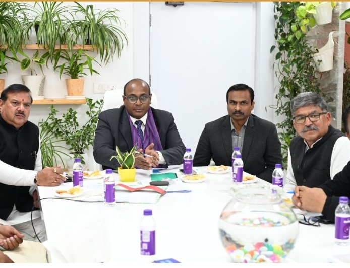 मुख्य निर्वाचन अधिकारी ने की राजनीतिक दलों के साथ बैठक, राजनीतिक दलों से फरवरी माह तक शत प्रतिशत बीएलए नियुक्त करने की अपील