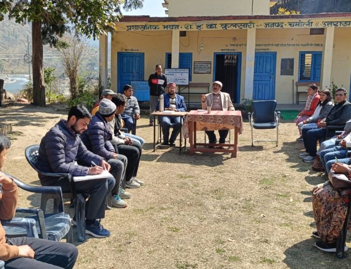 मुख्य शिक्षा अधिकारी ने लिया परीक्षा केन्द्रों में जाकर तैयारियों का जायजा