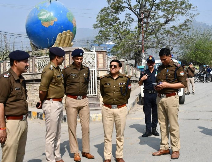 हल्द्वानी सड़क हादसे में 70 वर्षीय बुजुर्ग की दर्दनाक मौत के बाद पुलिस महकमे में सख्त कार्रवाई: ट्रैफिक इंस्पेक्टर लाइन हाजिर, मजिस्ट्रेट जांच शुरू।