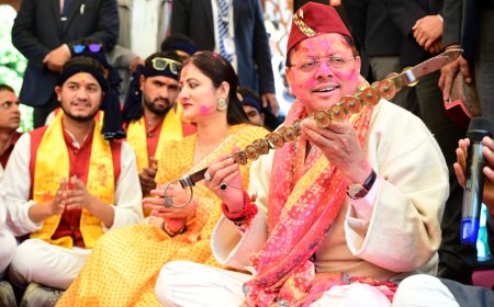 Uttarakhand: मुख्यमंत्री आवास पर होली के रंगों और लोक गीतों का भव्य संगम