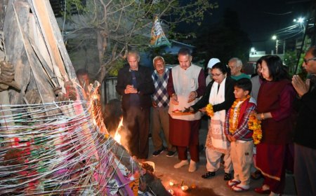 *कैबिनेट मंत्री गणेश जोशी ने होलिका दहन में किया प्रतिभाग, प्रदेशवासियों को दी होली की शुभकामनाएं