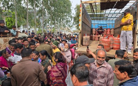 जिला प्रशासन के आदेशों की अहवेलना; गैस एजेंसी के सिलेंडर जब्त, मुकदमा दर्ज