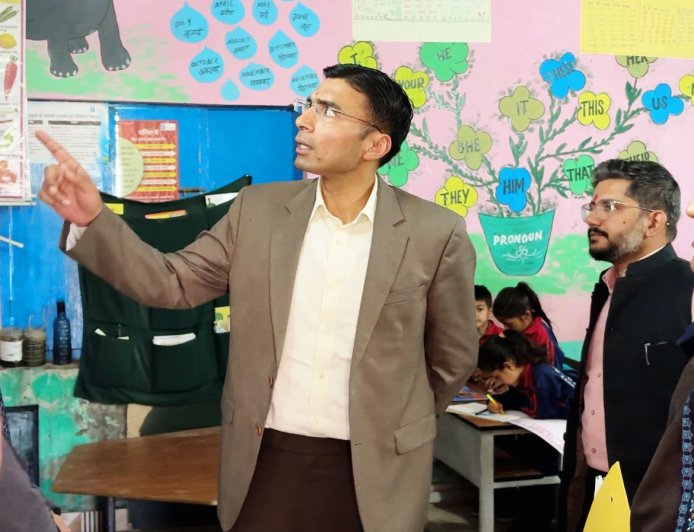 जिले के सरकारी स्कूलों को मिली डिजिटल रफ्तार; सभी 168 विद्यालयों में पंहुचे स्मार्ट टीवी; स्मार्ट टीवी इंस्टालेशन कार्य प्रारंभ