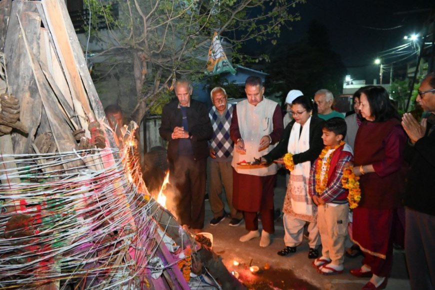 *कैबिनेट मंत्री गणेश जोशी ने होलिका दहन में किया प्रतिभाग, प्रदेशवासियों को दी होली की शुभकामनाएं