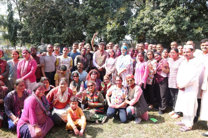 *दून पुलिस परिवार के साथ एसएसपी दून ने मनाया खुशियों एवं रंगो का त्यौहार होली।*