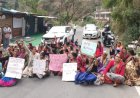 Uttarakhand: खुर्पाताल में महिलाओं का उग्र प्रदर्शन, शराब की दुकान के खिलाफ चक्का जाम