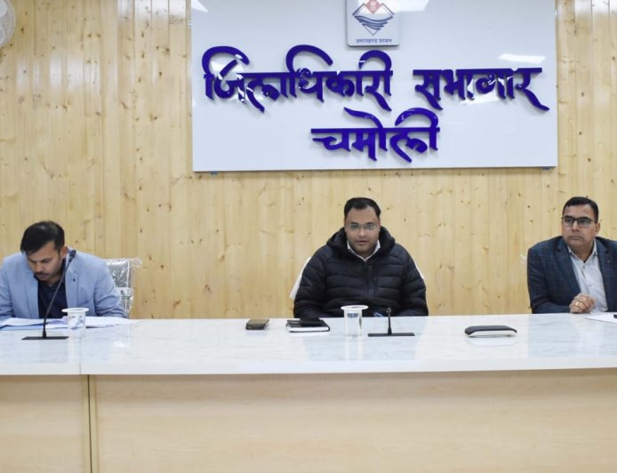 जिलाधिकारी ने 20 सूत्री एवं 25 सूत्री योजनाओं की समीक्षा में गुणवत्ता पर जोर दिया