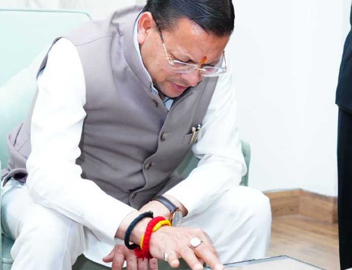 मुख्यमंत्री धामी ने जनगणना 2027 के लिए खुद की स्व-गणना, डिजिटल पहल की शुरुआत