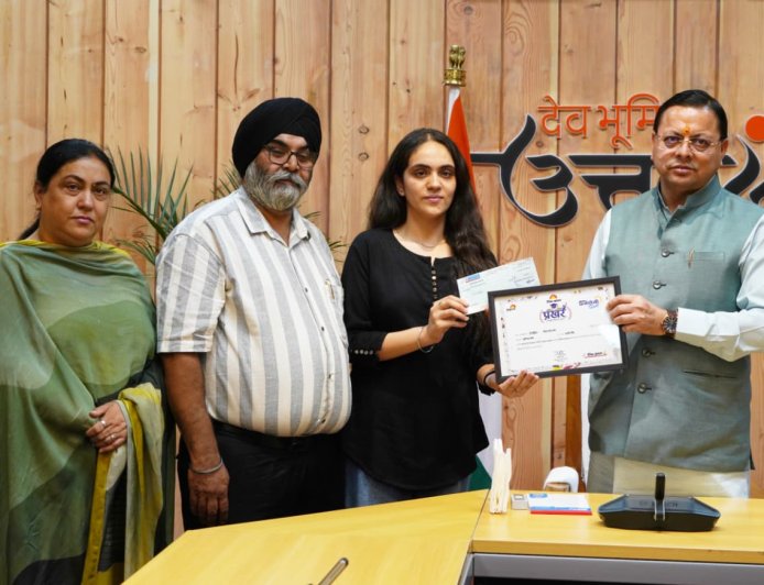 उत्तराखंड: मुख्यमंत्री ने ‘प्रखर छात्रवृत्ति योजना’ के तहत मेधावी छात्रों को सम्मानित किया