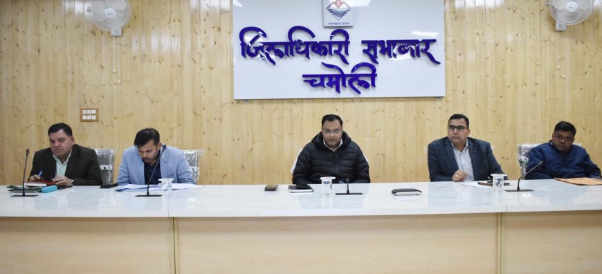 जिलाधिकारी ने 20 सूत्री एवं 25 सूत्री योजनाओं की समीक्षा में गुणवत्ता पर जोर दिया