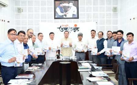 मुख्यमंत्री पुष्कर धामी ने 'सौर ऊर्जा जागरूकता स्मारिका पुस्तिका' का किया विमोचन