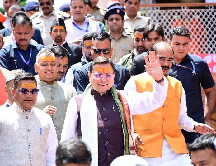 उत्तराखंड: मुख्यमंत्री पुष्कर सिंह धामी ने डोल आश्रम में 1100 कन्याओं का पूजन किया