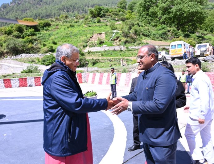 उत्तराखंड: मुख्य निर्वाचन आयुक्त ज्ञानेश कुमार का हर्षिल में सीमांत पोलिंग बूथों का निरीक्षण