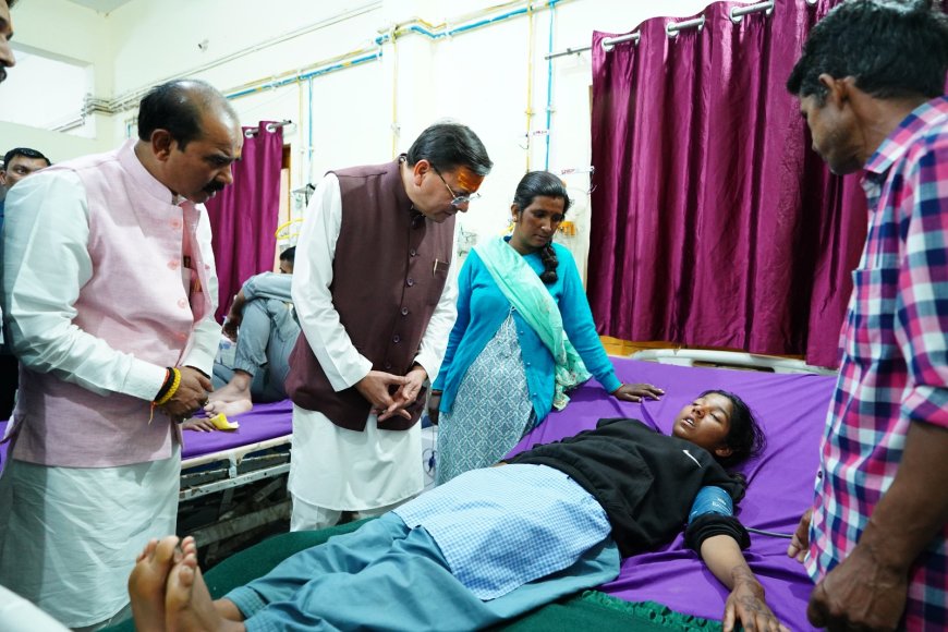 मुख्यमंत्री पुष्कर धामी ने जिला अस्पताल में मरीजों का हाल जाना, दिए बेहतर स्वास्थ्य सेवाओं का भरोसा