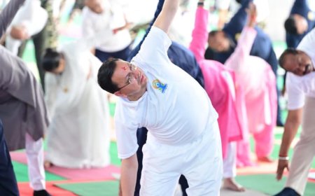 मुख्यमंत्री ने बनबसा में किया सामूहिक योगाभ्यास, योग को दैनिक जीवन का हिस्सा बनाने का किया आह्वान