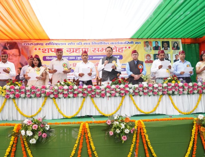 मुख्यमंत्री पुष्कर धामी ने सचिवालय संघ की नई कार्यकारिणी को दिलाई शपथ - सक्षम शासन की ओर एक कदम