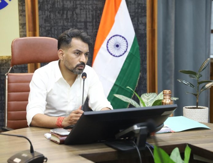 रात्रिकालीन कार्यों को मिली सशर्त अनुमति, लापरवाही पर डीएम की सख्त कार्रवाई
