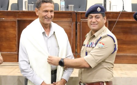 देहरादून पुलिस लाइन में विदाई समारोह, सेवानिवृत्त अधिकारियों को मिला सम्मान