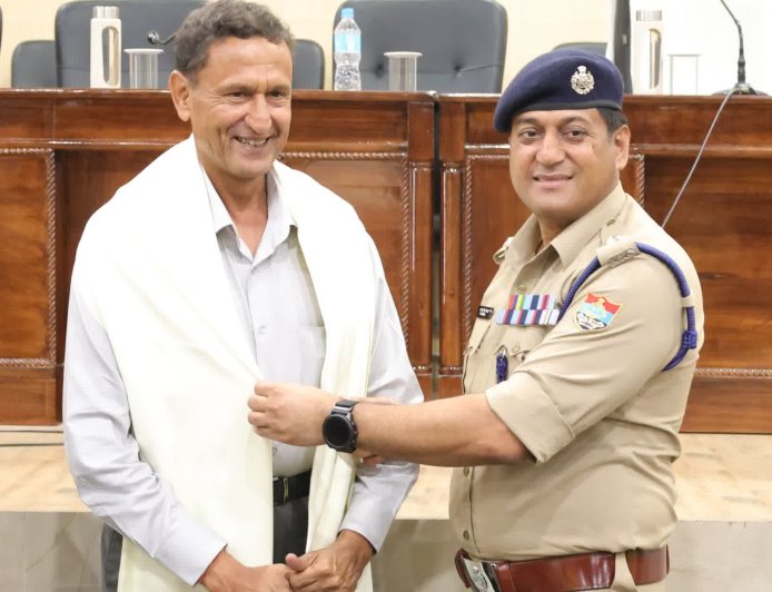 देहरादून पुलिस लाइन में विदाई समारोह, सेवानिवृत्त अधिकारियों को मिला सम्मान