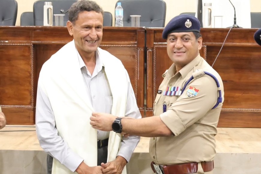देहरादून पुलिस लाइन में विदाई समारोह, सेवानिवृत्त अधिकारियों को मिला सम्मान